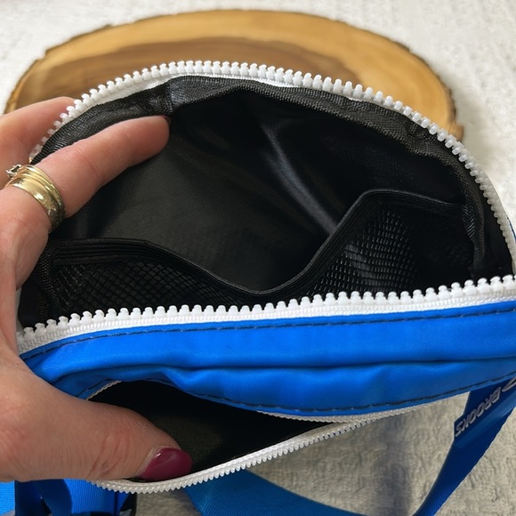 Brooks Blue Belt Bag with Streamlined Design 8x5 - Picture 4 of 6